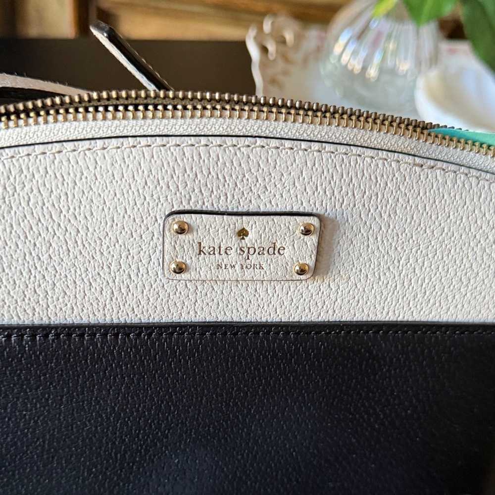 Kate Spade Leather Two-Tone Grove Street Millie Crossbody Bag - Picture 2 of 6